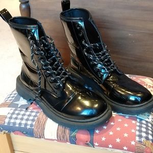 Man made black boots 8/9